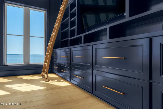 $1,595,600 | 106 South Bch Drive, Ocean Springs, MS 39564