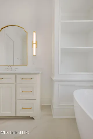 $1,595,600 | 106 South Bch Drive, Ocean Springs, MS 39564