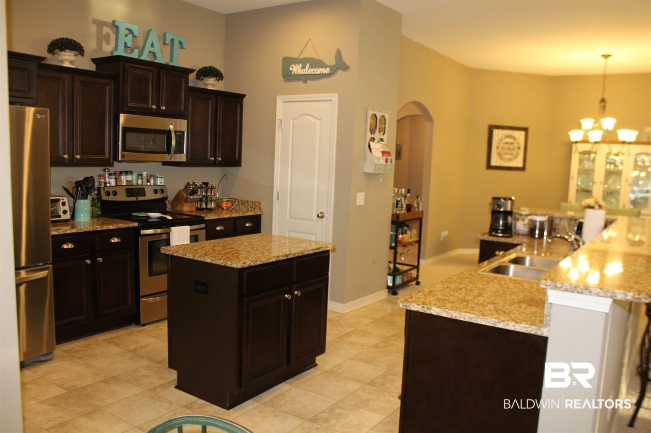 239 Meadow Run Loop East Foley, AL 36535 - Photo 10 of 42 Kitchen