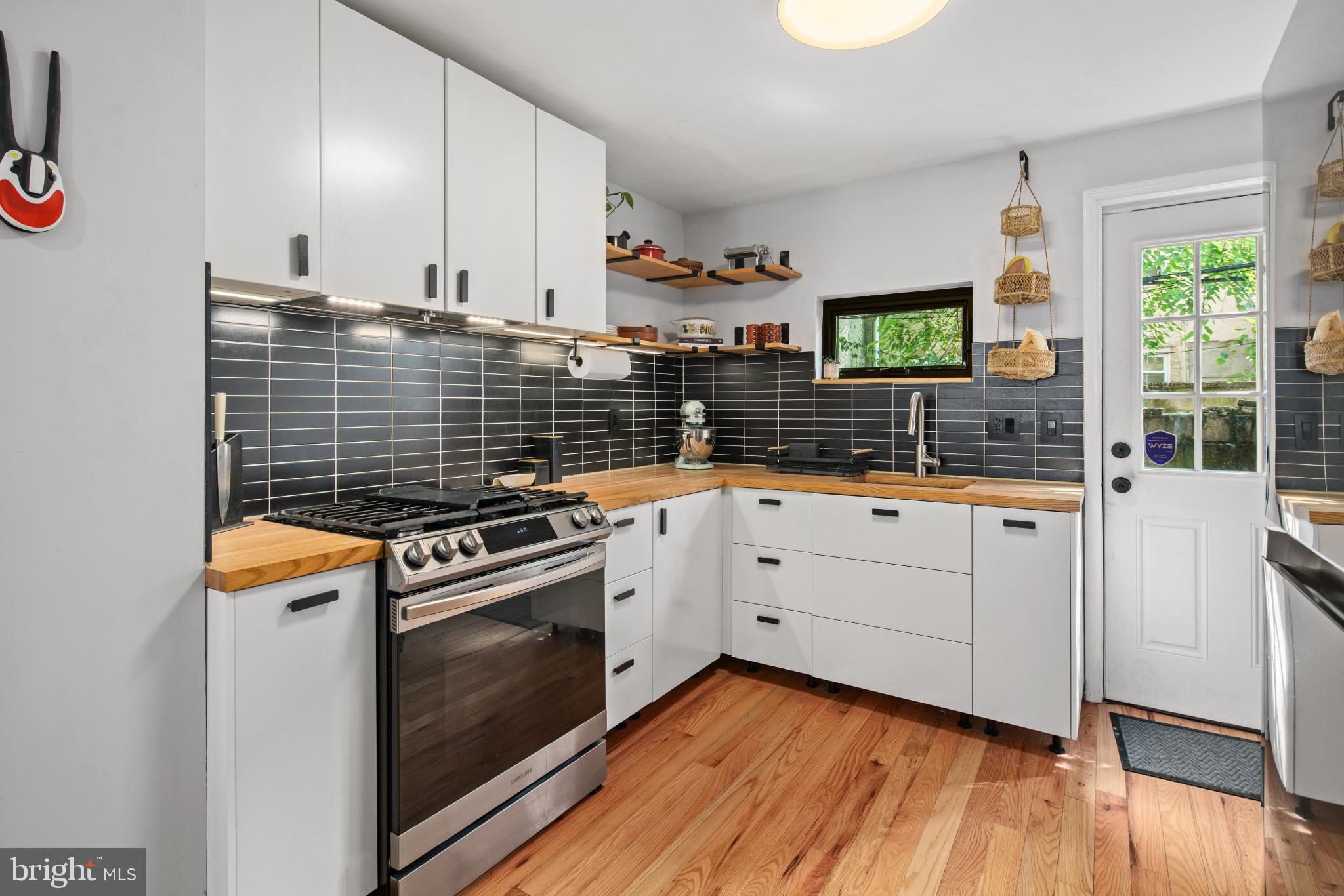 2012 McClellan Street Philadelphia, PA 19145 - Photo 5 of 17 Custom kitchen