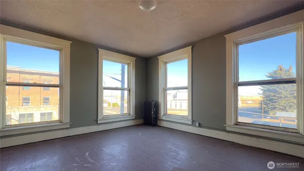 $109,000 | 301 West Main Street, Almira, WA 99103