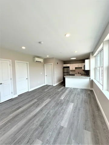 $1,700 | 530 Chestnut Street, Unit 12, Manchester, NH 03101