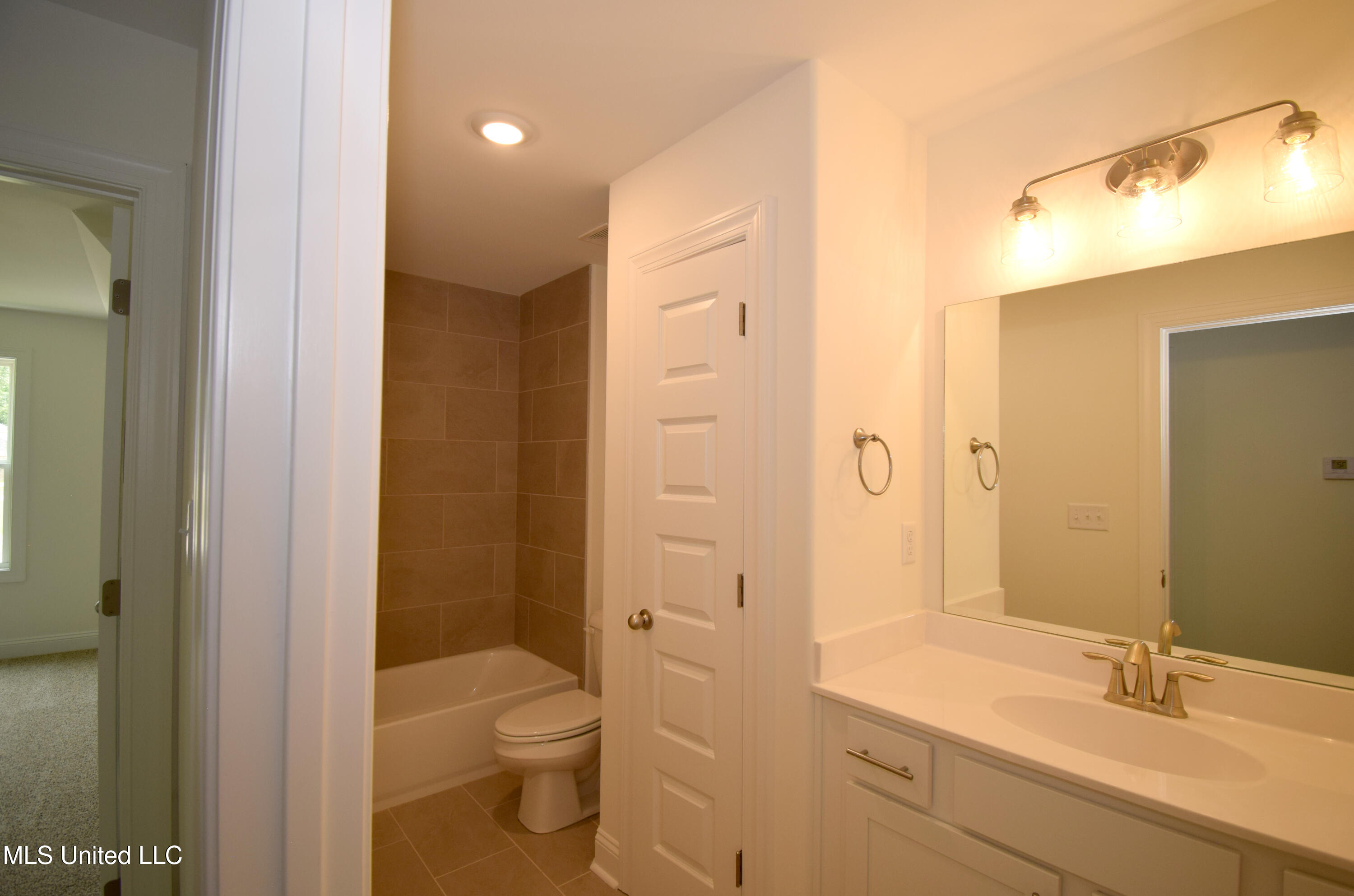 117 Centerline Roper Loop Byhalia, MS 38611 - Photo 20 of 20 Centerline Roper Loop 117 - up bath