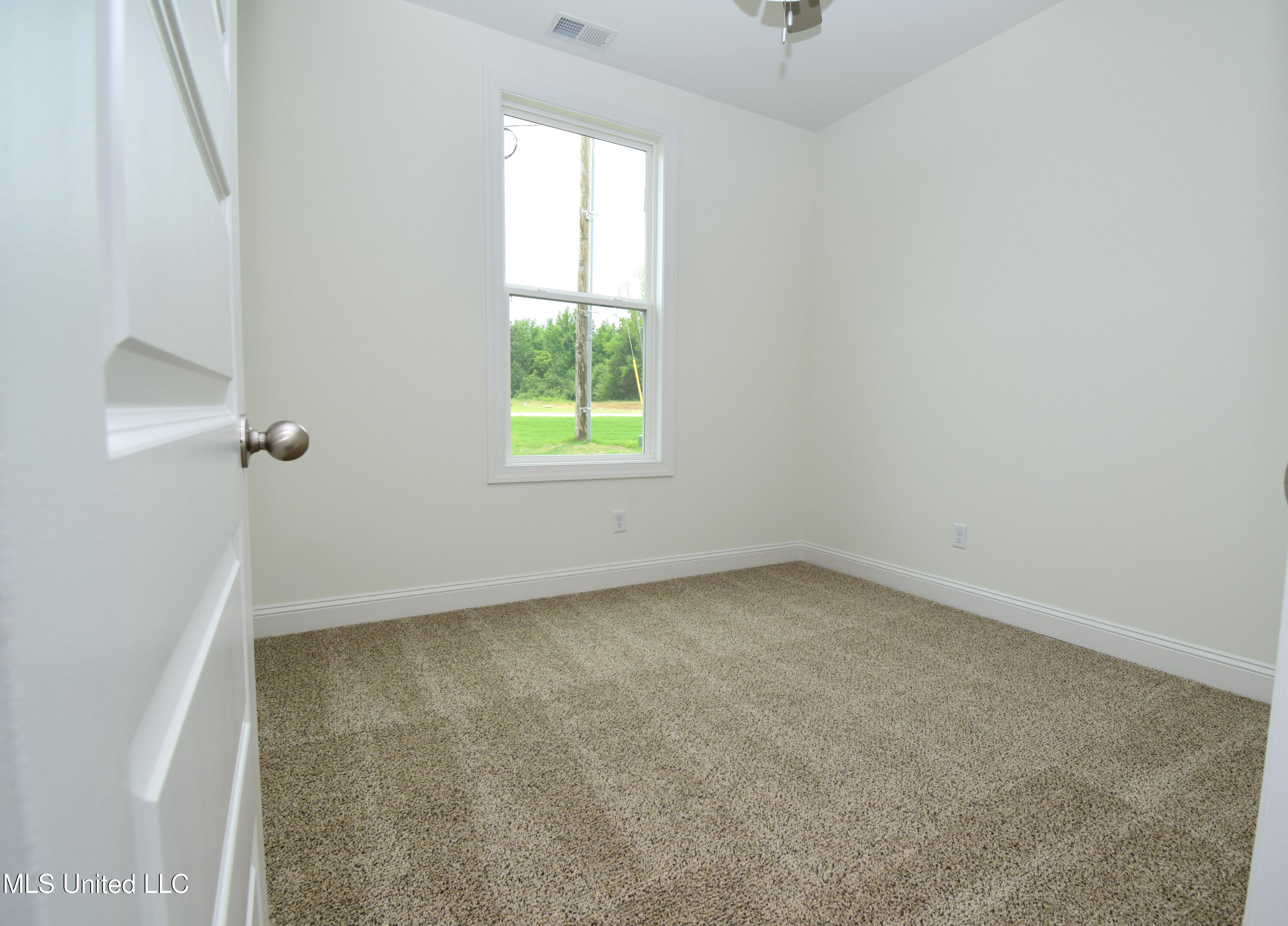 117 Centerline Roper Loop Byhalia, MS 38611 - Photo 4 of 20 Centerline Roper Loop 117 - office