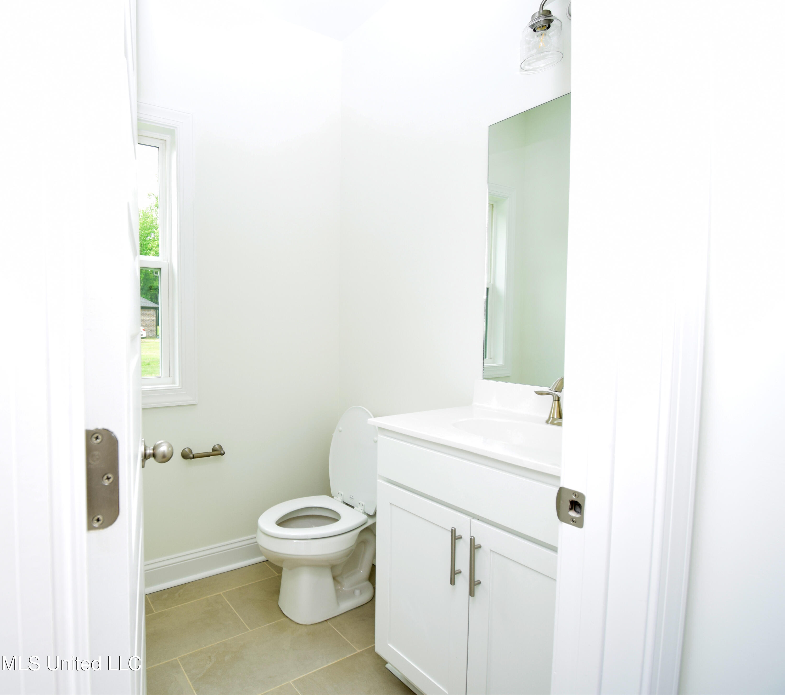 117 Centerline Roper Loop Byhalia, MS 38611 - Photo 5 of 20 Centerline Roper Loop 117 - half bath