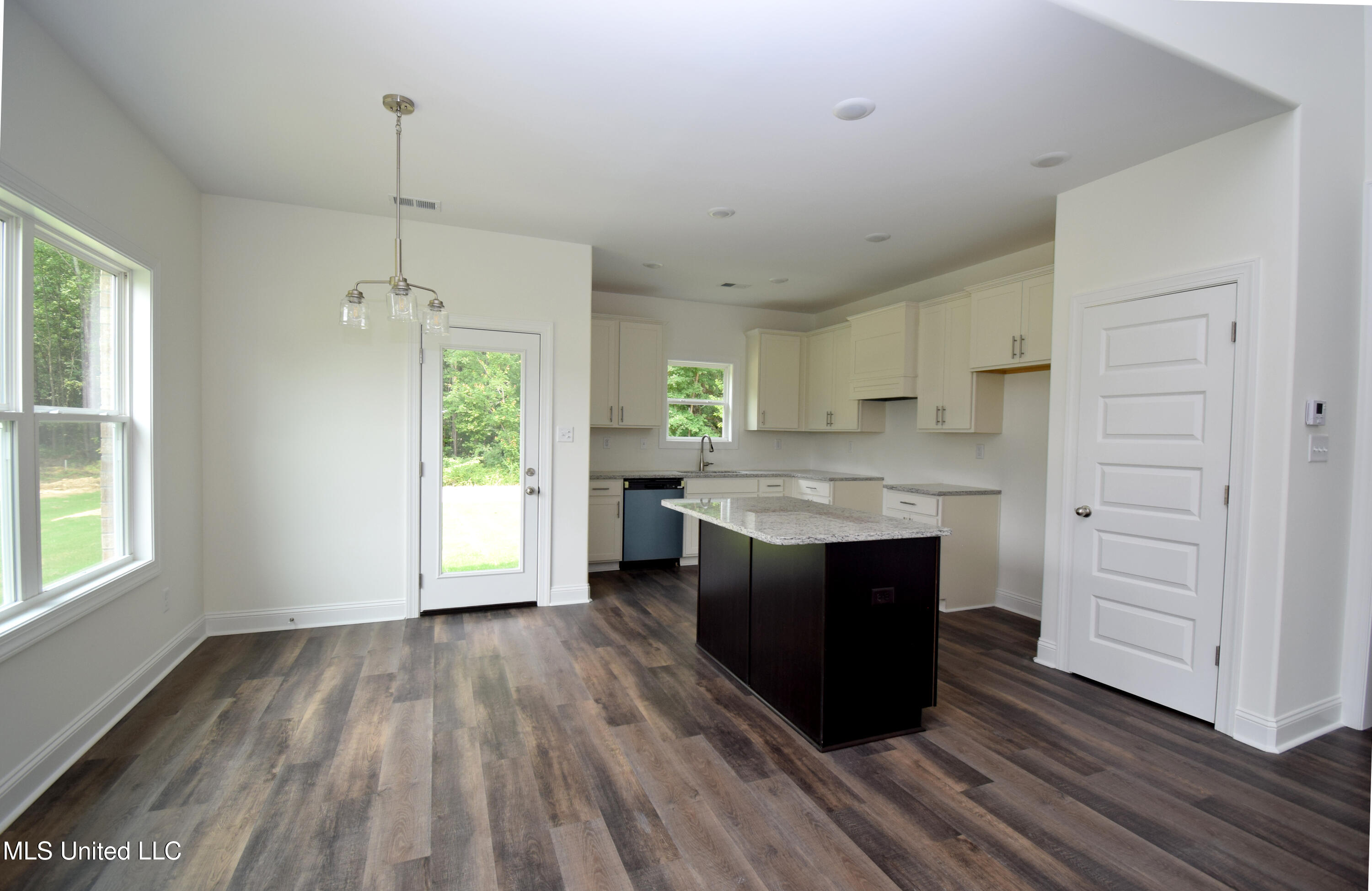 117 Centerline Roper Loop Byhalia, MS 38611 - Photo 7 of 20 Centerline Roper Loop 117 - kitche