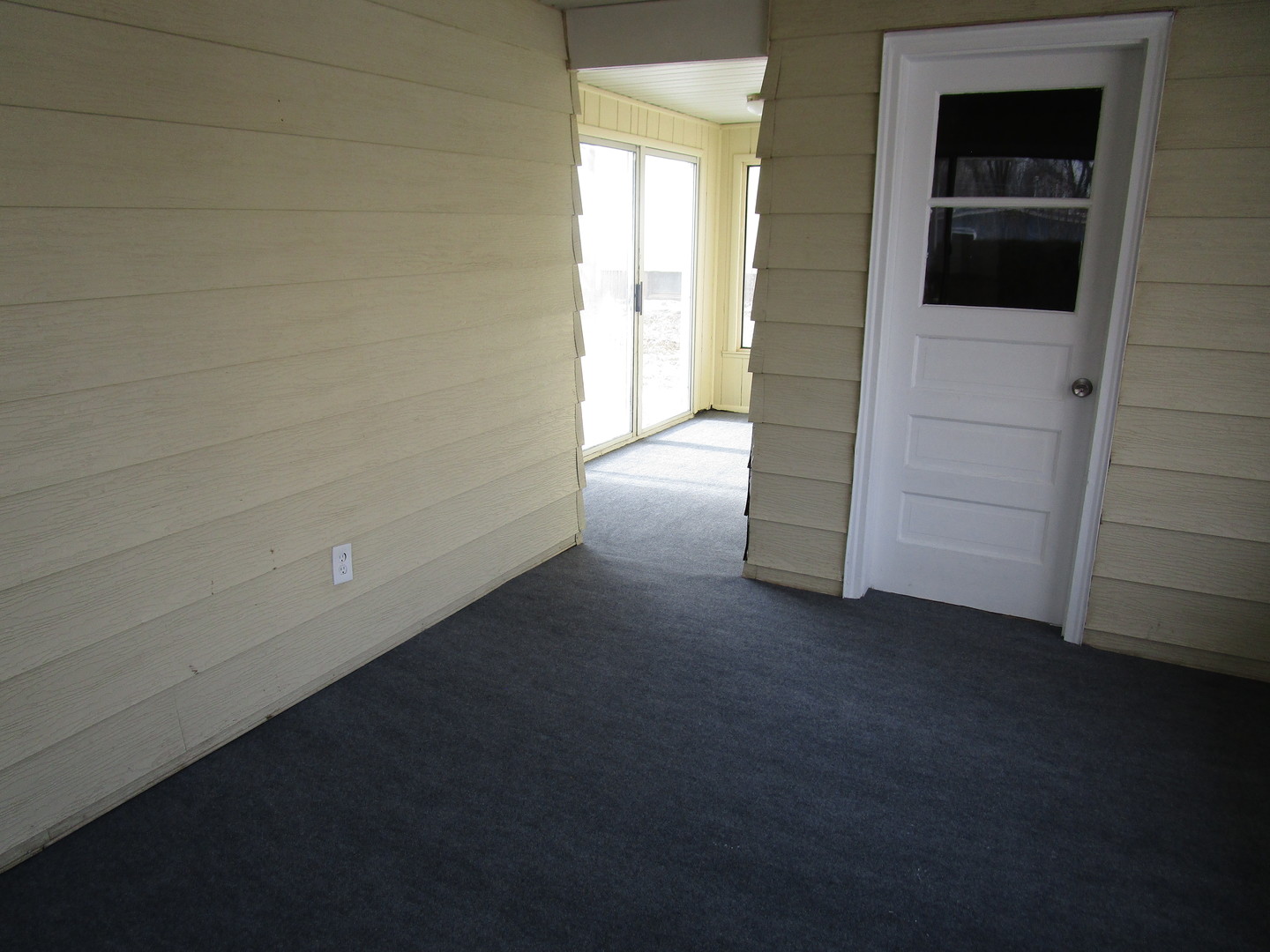 306 Grant Street Harvard, IL 60033 - Photo 4 of 14 an empty room with a empty space