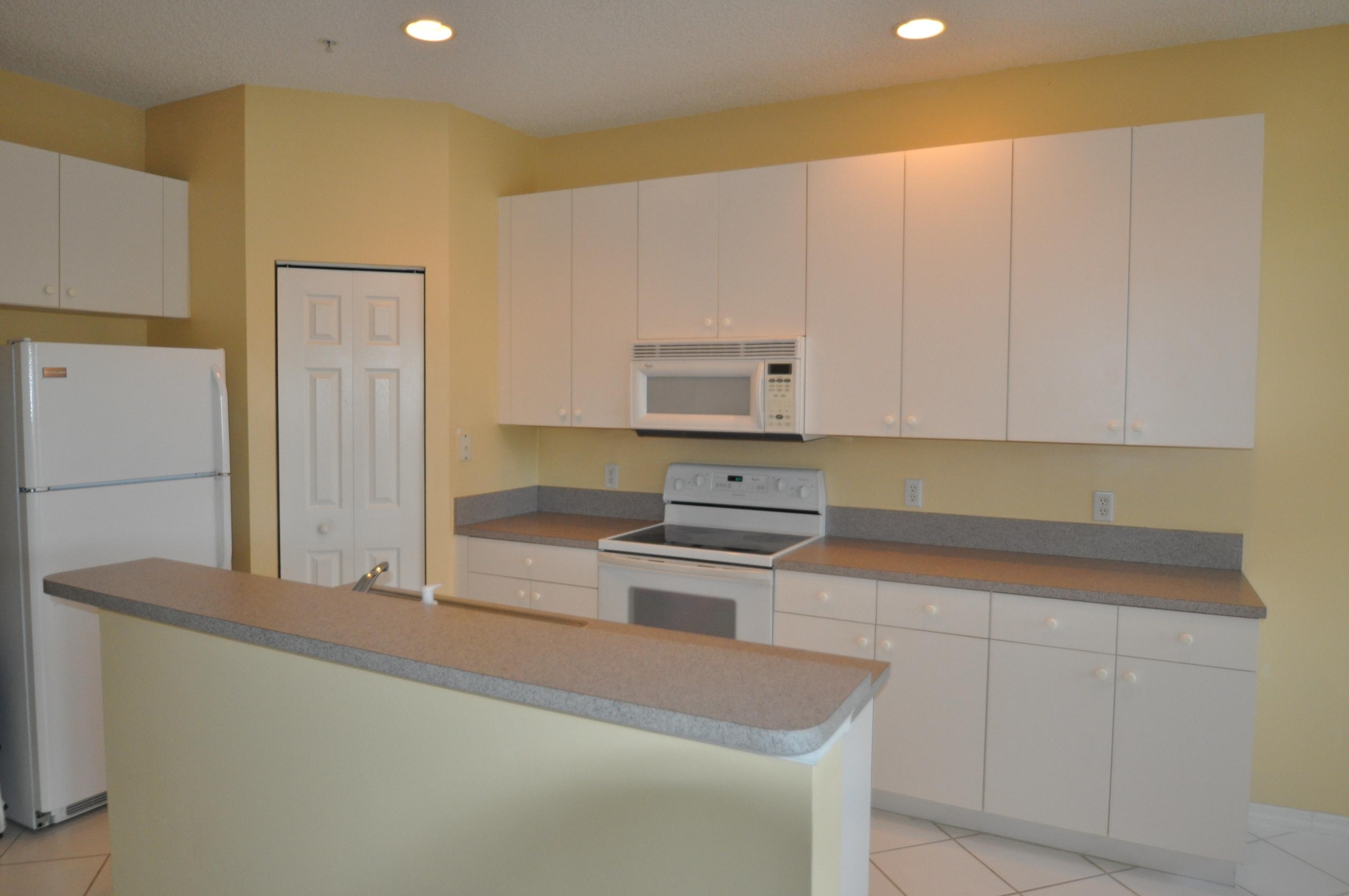 117 Lighthouse Circle, Unit G Tequesta, FL 33469 - Photo 11 of 26 kitchen