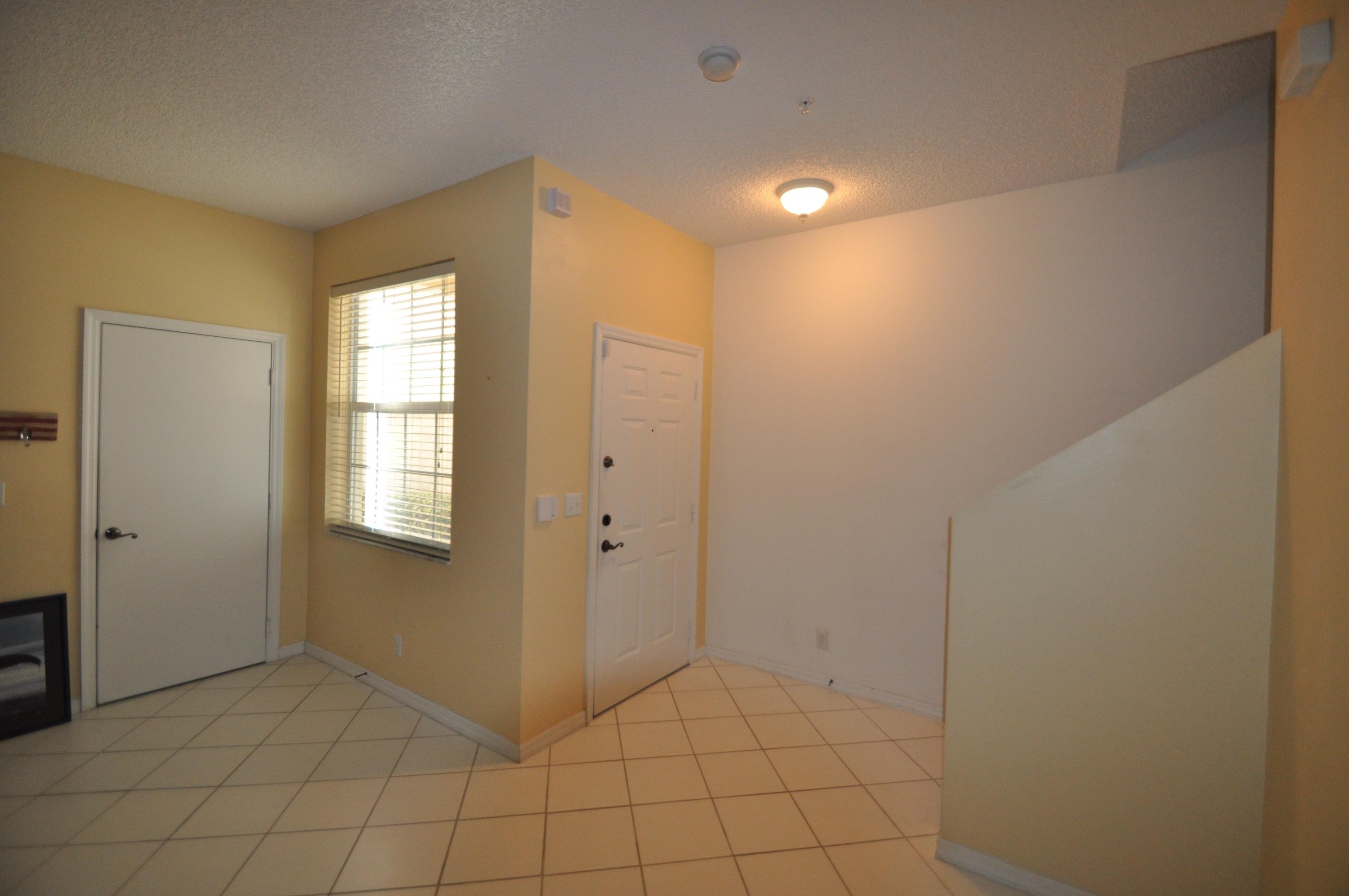 117 Lighthouse Circle, Unit G Tequesta, FL 33469 - Photo 15 of 26 foyer