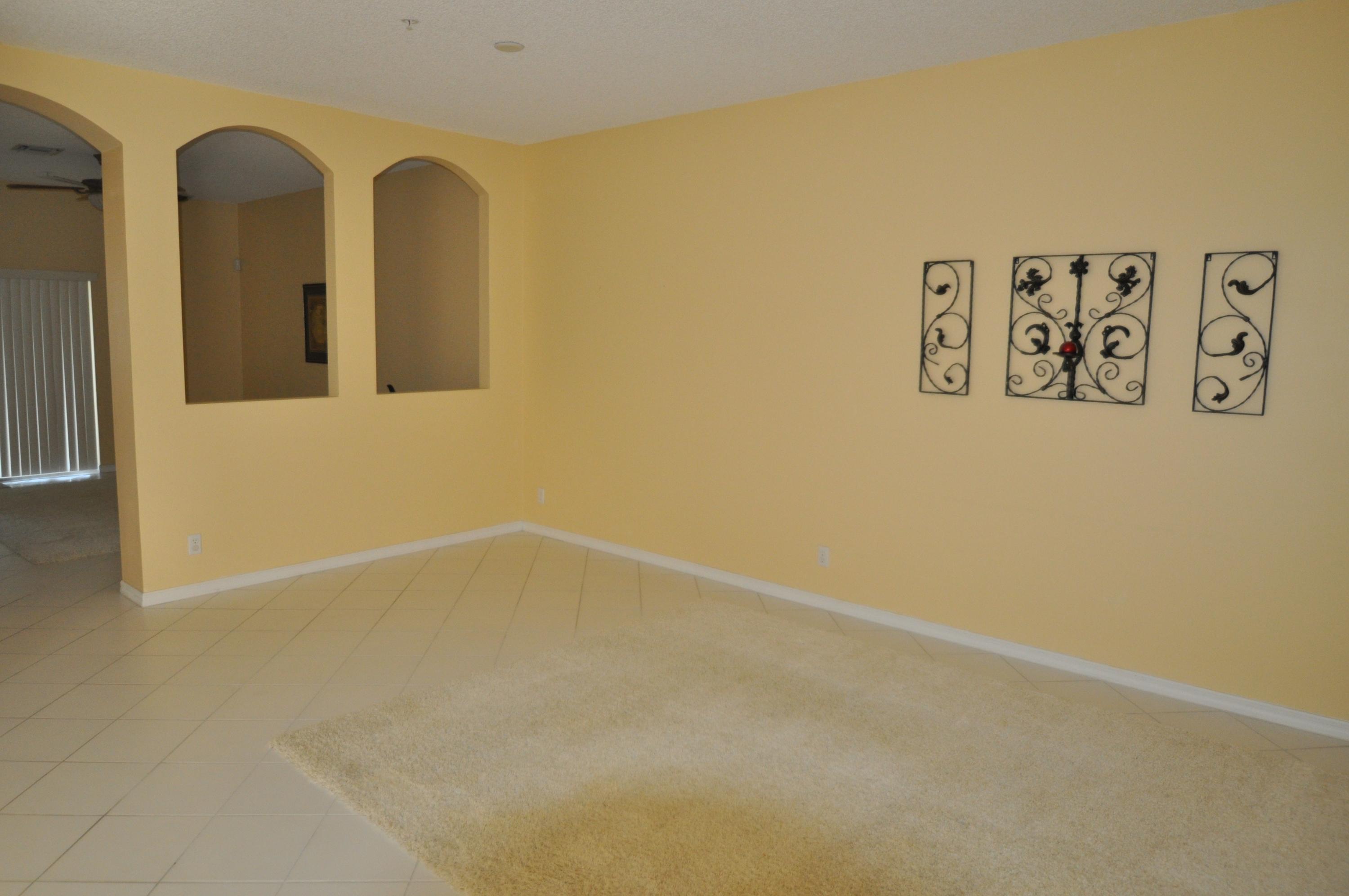 117 Lighthouse Circle, Unit G Tequesta, FL 33469 - Photo 2 of 26 Living room