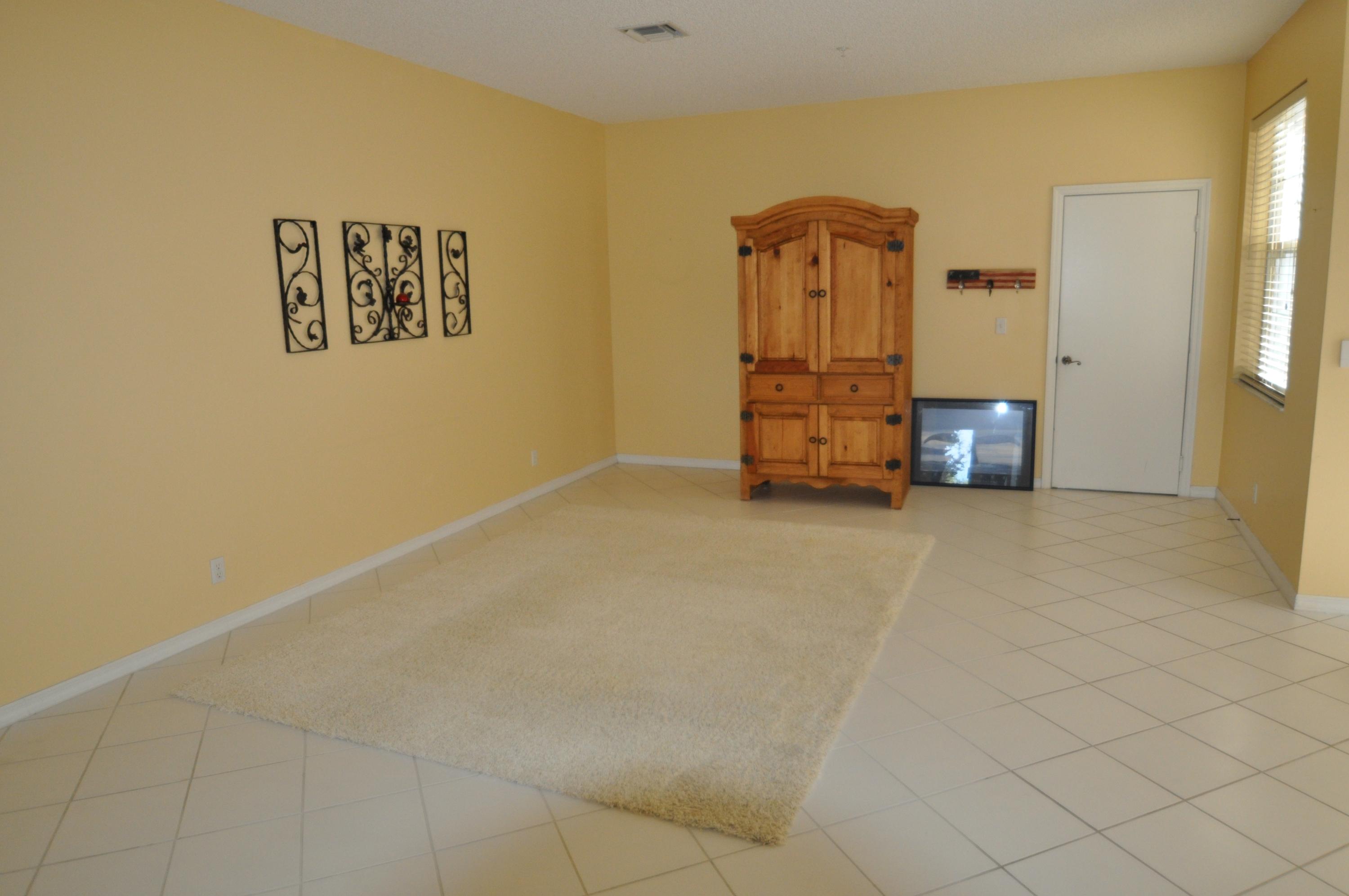 117 Lighthouse Circle, Unit G Tequesta, FL 33469 - Photo 3 of 26 living room