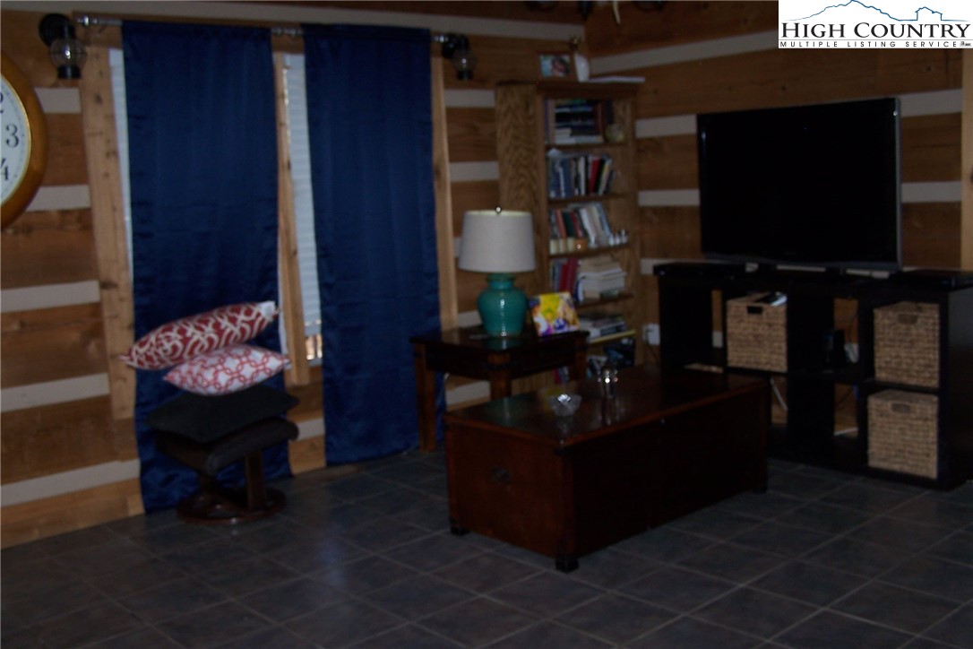 3545 Wildcat Road Deep Gap, NC 28618 - Photo 13 of 24 a living room with furniture