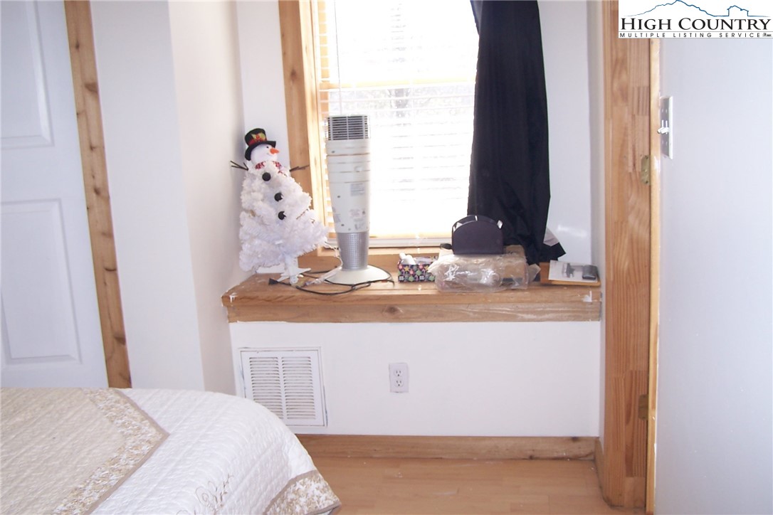 3545 Wildcat Road Deep Gap, NC 28618 - Photo 20 of 24 a bedroom with a bed and a window