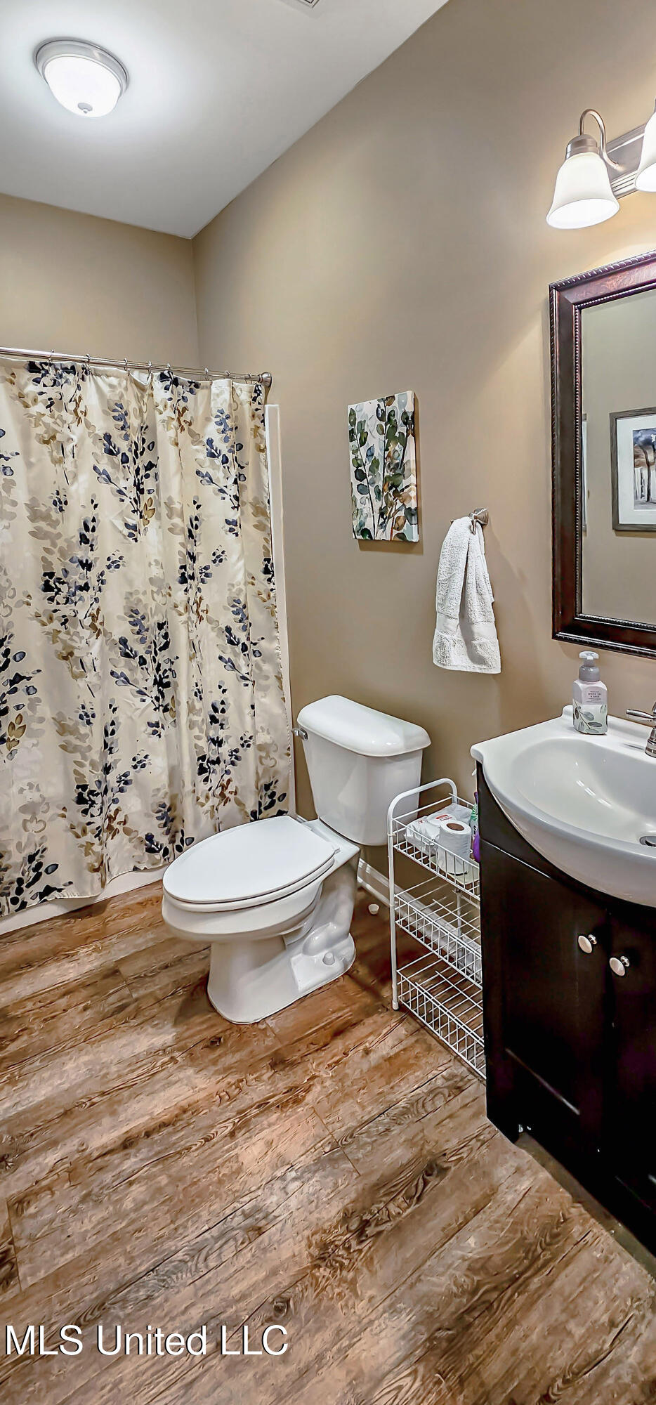 96 Line Street Senatobia, MS 38668 - Photo 22 of 26 Additional Full Bath