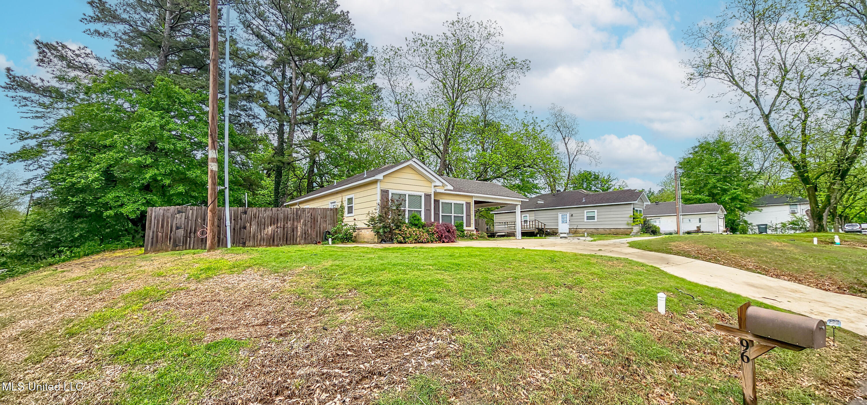 96 Line Street Senatobia, MS 38668 - Photo 5 of 26 Nestled on Large Corner Lot