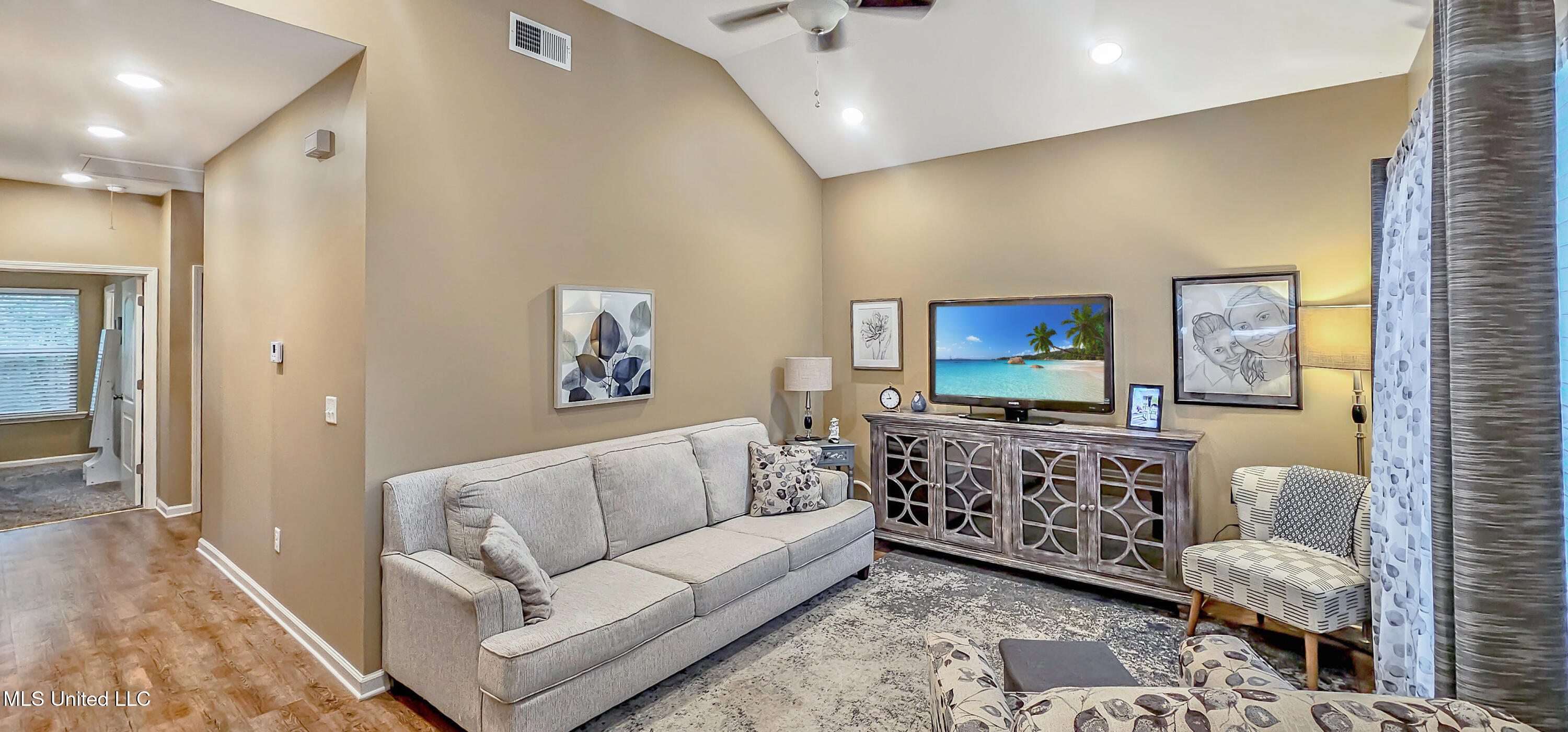 96 Line Street Senatobia, MS 38668 - Photo 8 of 26 Vaulted Ceilings