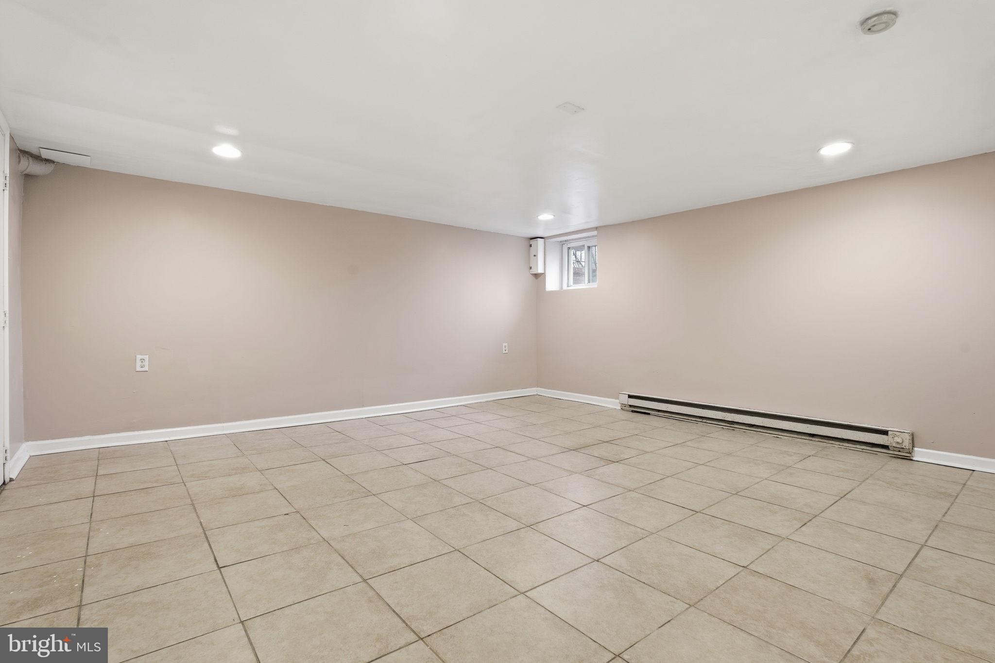 5 South Wickham Road, Unit 1 Baltimore, MD 21229 - Photo 11 of 17 an empty room with windows