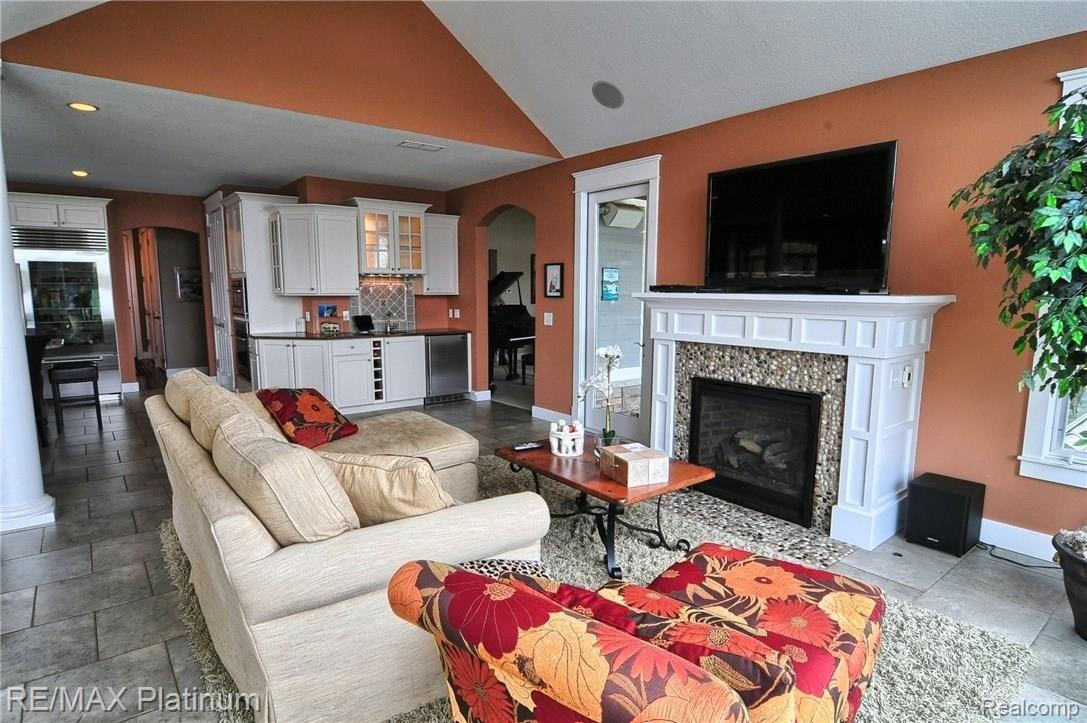 8365 Hilton Road Brighton, MI 48114 - Photo 13 of 54 Kitchen_Hearth.jpg