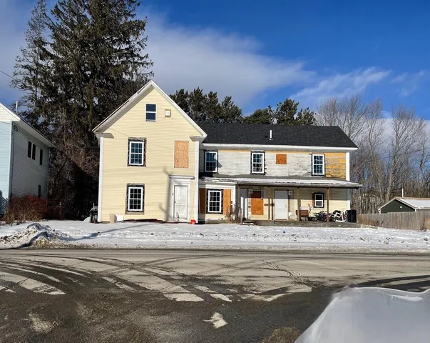 $250,000 | 296 North Main Street, Pittsfield, ME 04967
