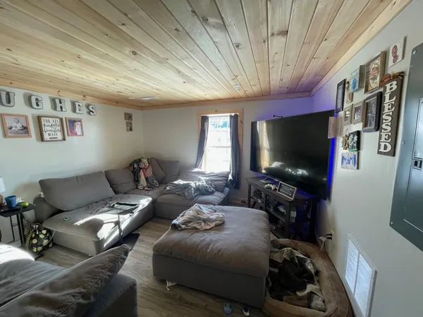 $250,000 | 296 North Main Street, Pittsfield, ME 04967