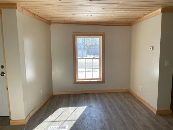 $250,000 | 296 North Main Street, Pittsfield, ME 04967