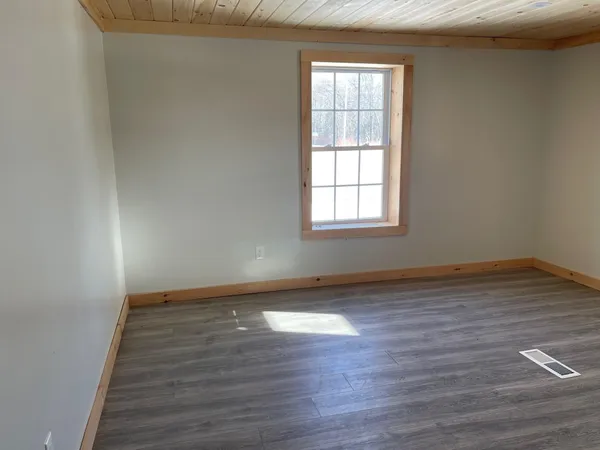 $250,000 | 296 North Main Street, Pittsfield, ME 04967