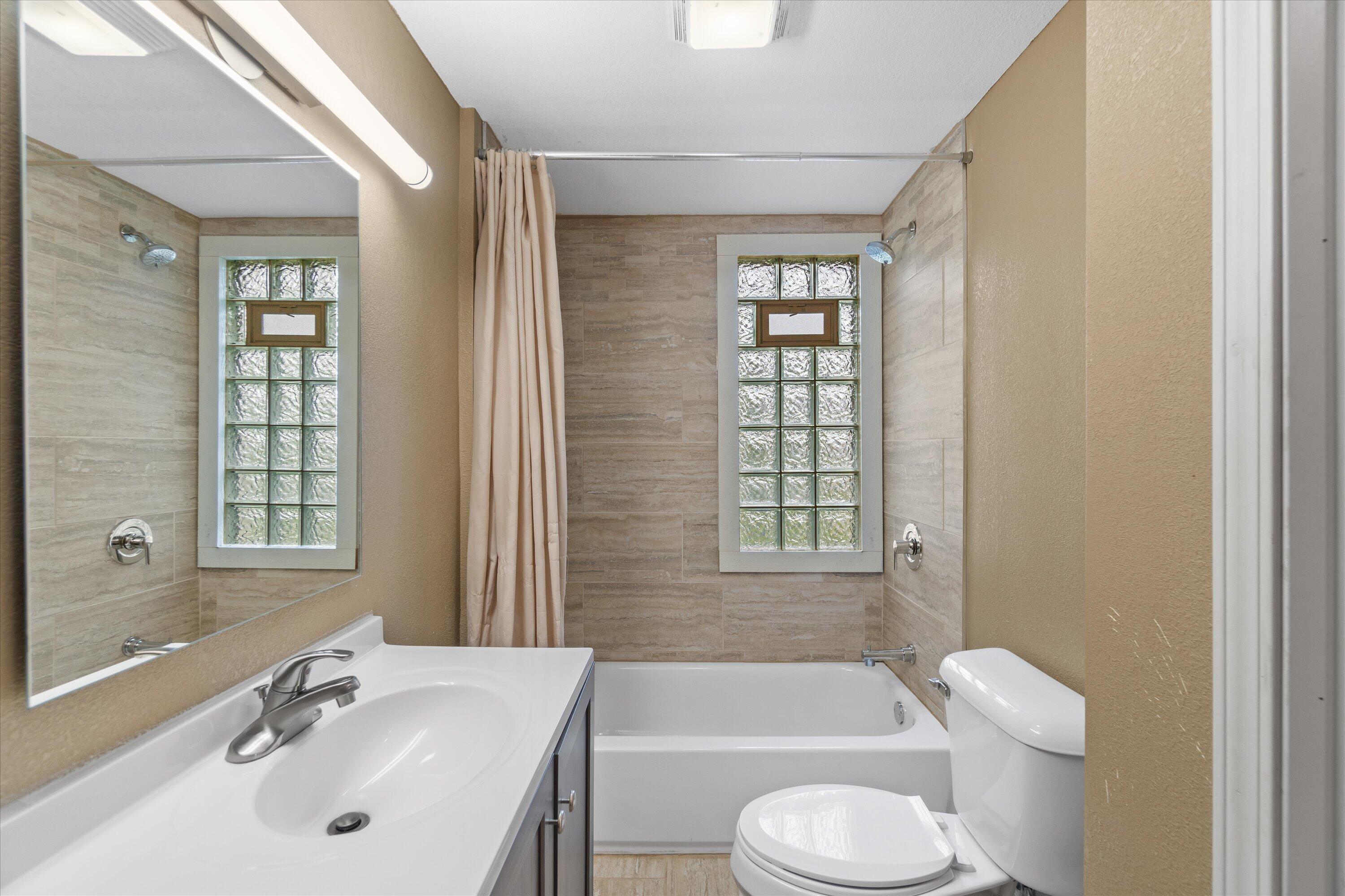 616 South 61st Street Milwaukee, WI 53214 - Photo 21 of 31 Full Bath