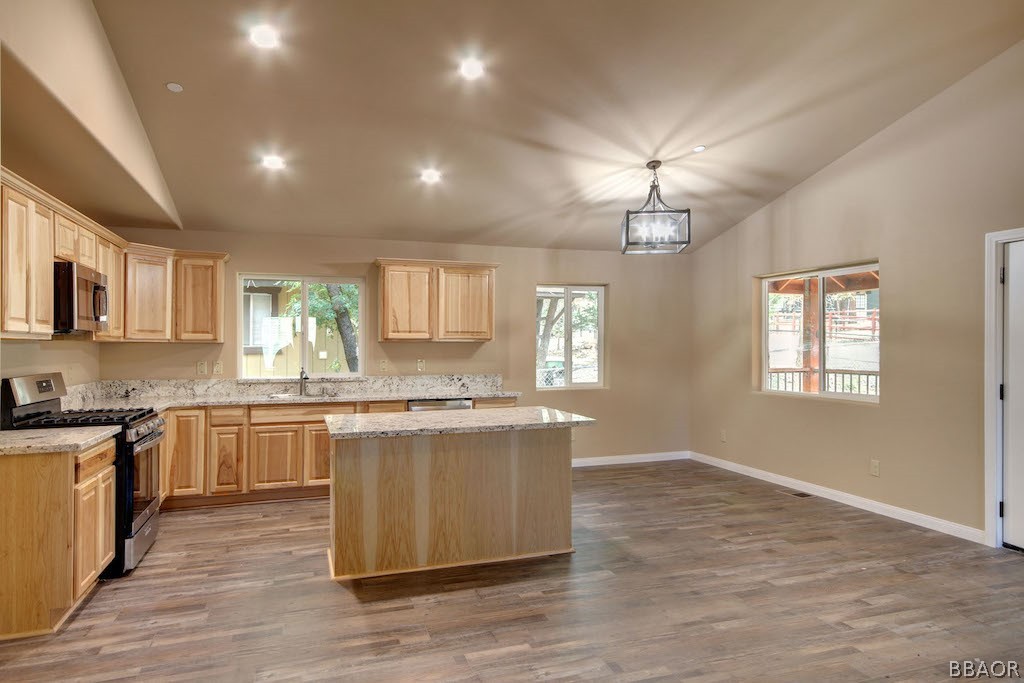 369 Riverside Avenue Sugarloaf, CA 92386 - Photo 11 of 30 a large kitchen with kitchen island hardwood floor sink stove and refrigerator