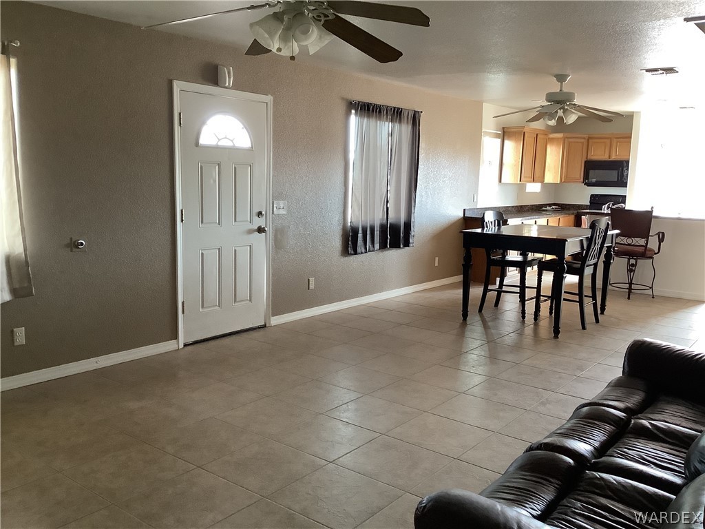 4024 Canelo Road Golden Valley, AZ 86413 - Photo 18 of 35 a view of a livingroom with furniture and window