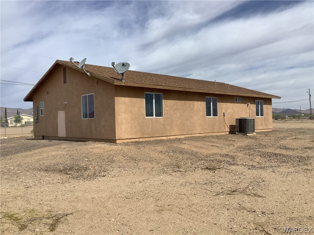 4024 Canelo Road Golden Valley, AZ 86413 - Photo 4 of 35 a house view with a backyard space