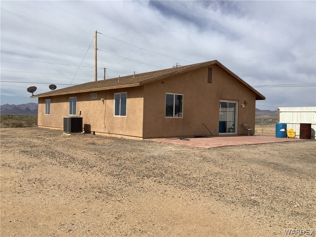 4024 Canelo Road Golden Valley, AZ 86413 - Photo 5 of 35 a house with a outdoor space
