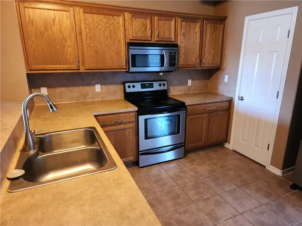 $1,800 | 3826 Los Arroyos Drive, Corpus Christi, TX 78414