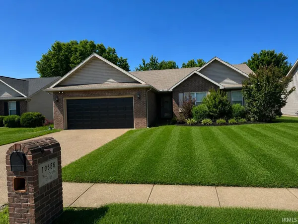 $1,950 | 10686 Fall Creek Drive, Newburgh, IN 47630