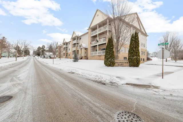 $299,900 | 223 5th Street, Unit 319, Hartford, WI 53027