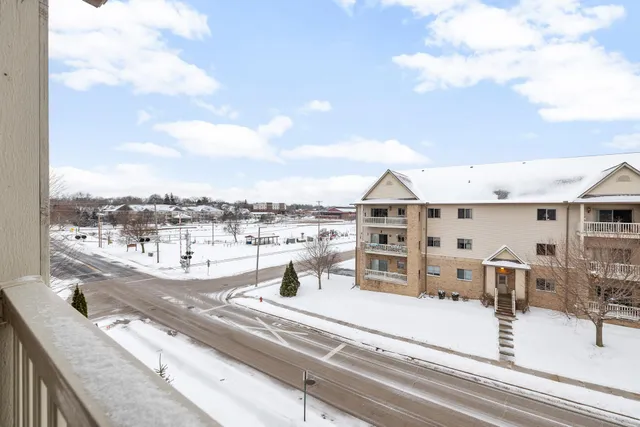$299,900 | 223 5th Street, Unit 319, Hartford, WI 53027