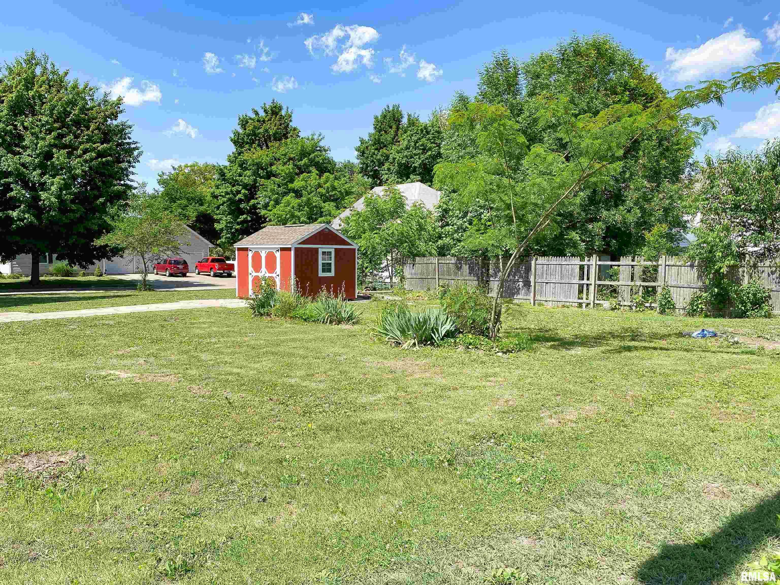208 East 4th Street Flora, IL 62839 - Photo 4 of 18