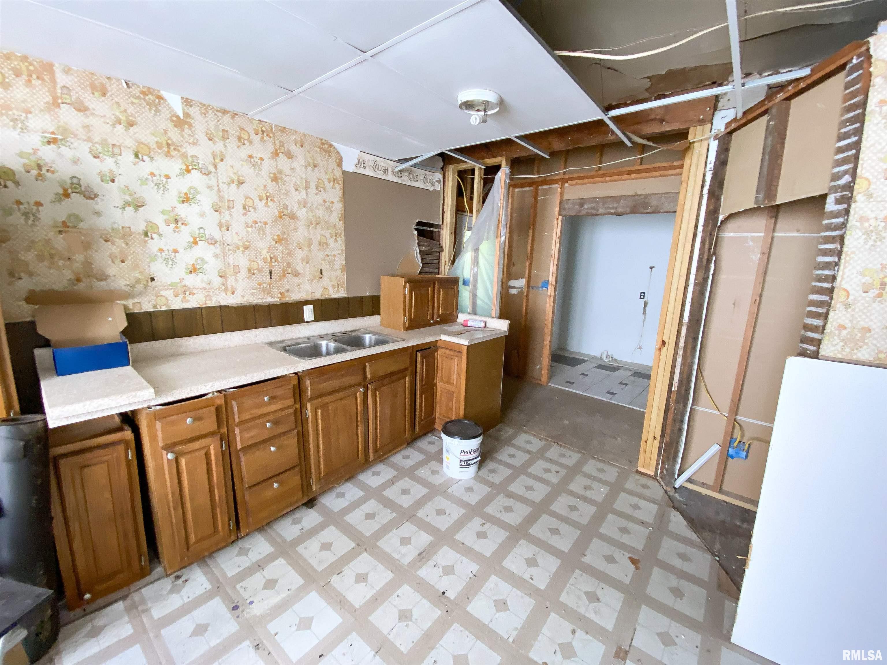 208 East 4th Street Flora, IL 62839 - Photo 8 of 18
