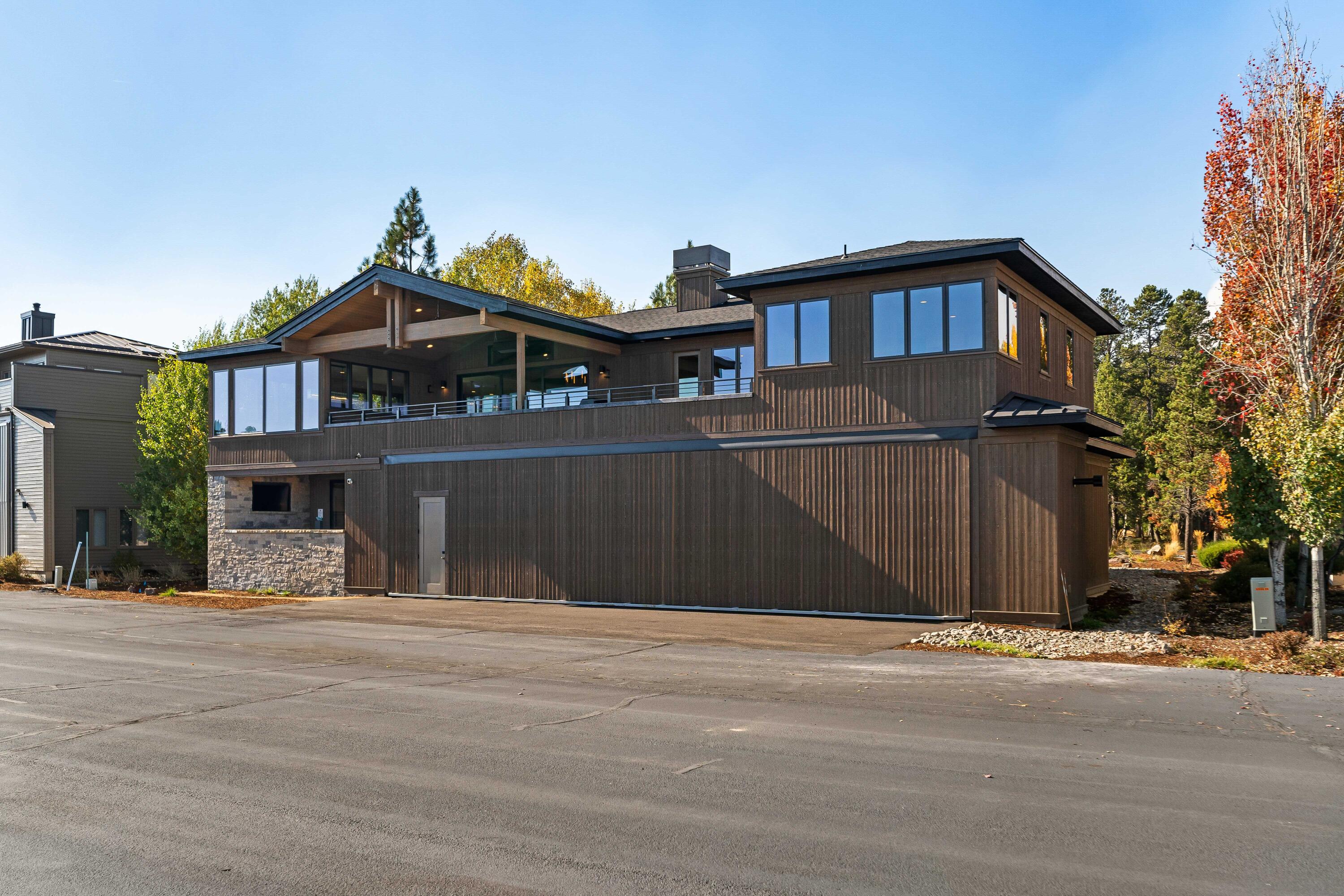 56878 River Road, Unit 2 Sunriver, OR 97707 - Photo 63 of 67 Exterior Back