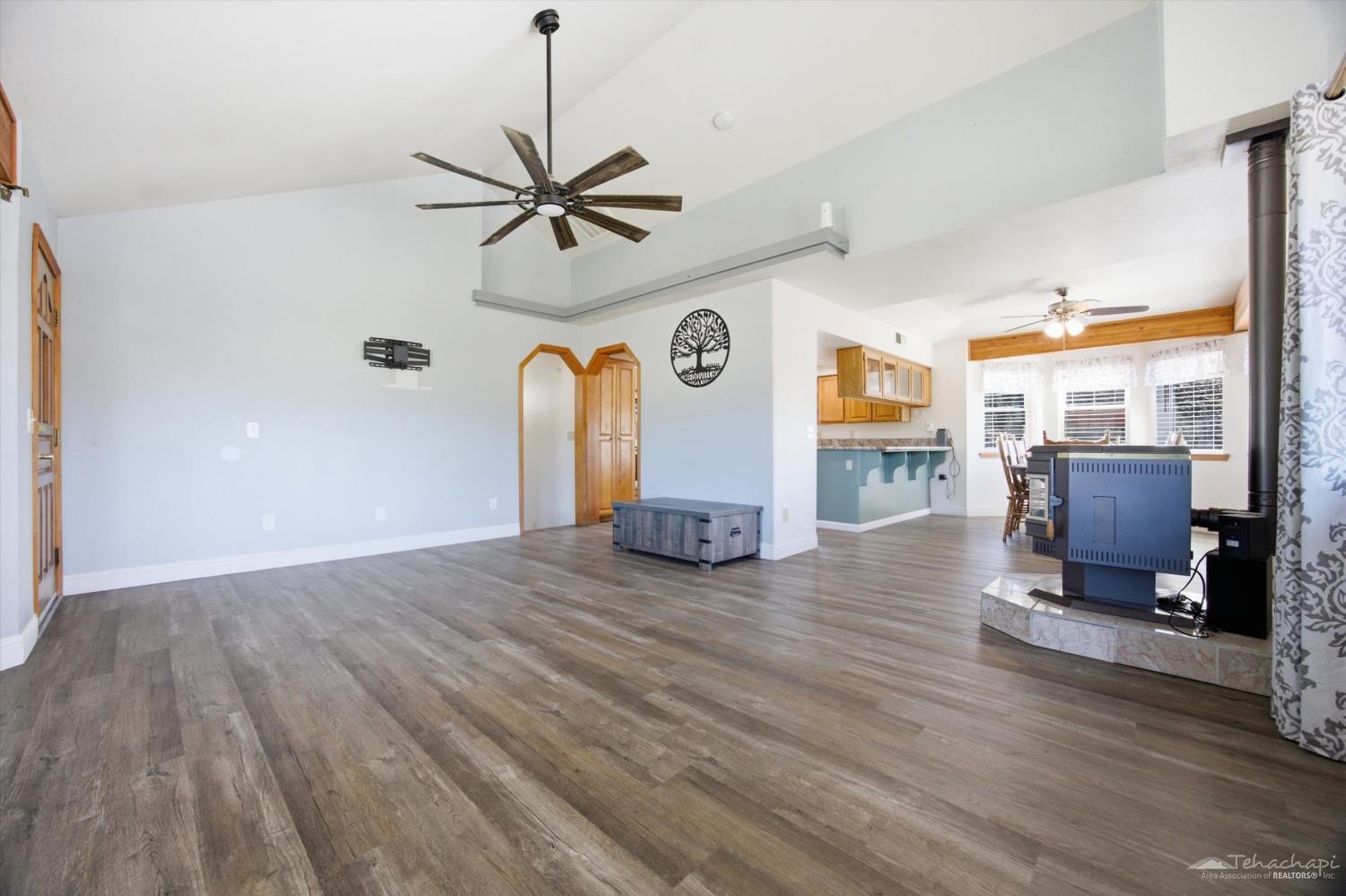 21801 Old Town Road Tehachapi, CA 93561 - Photo 8 of 38 Gallery Image 8