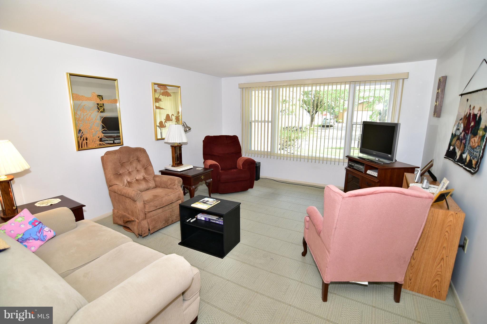 6402 Loy Road Waldorf, MD 20601 - Photo 18 of 30 Living Room