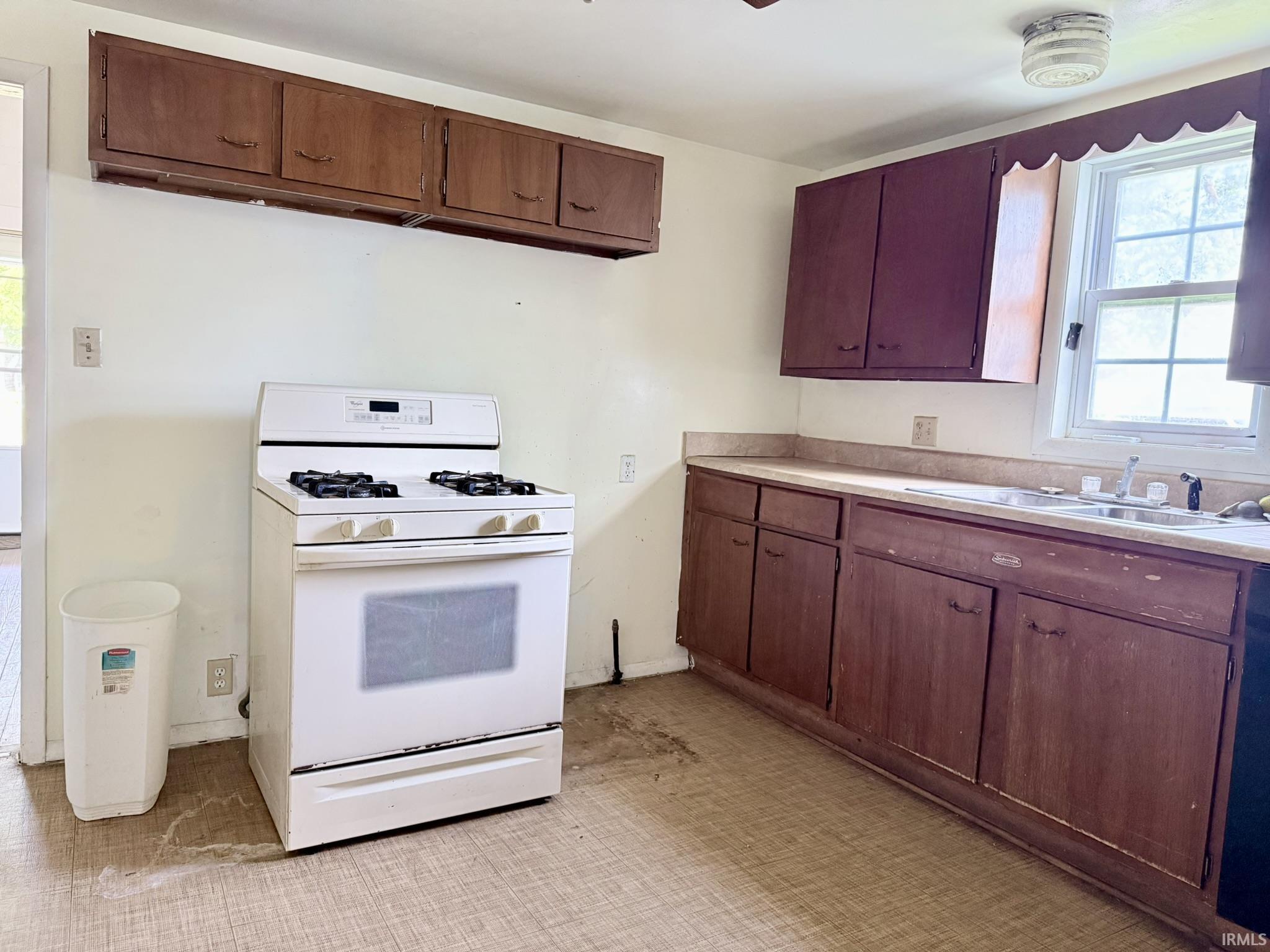 955 South Shank Street Portland, IN 47371 - Photo 3 of 15