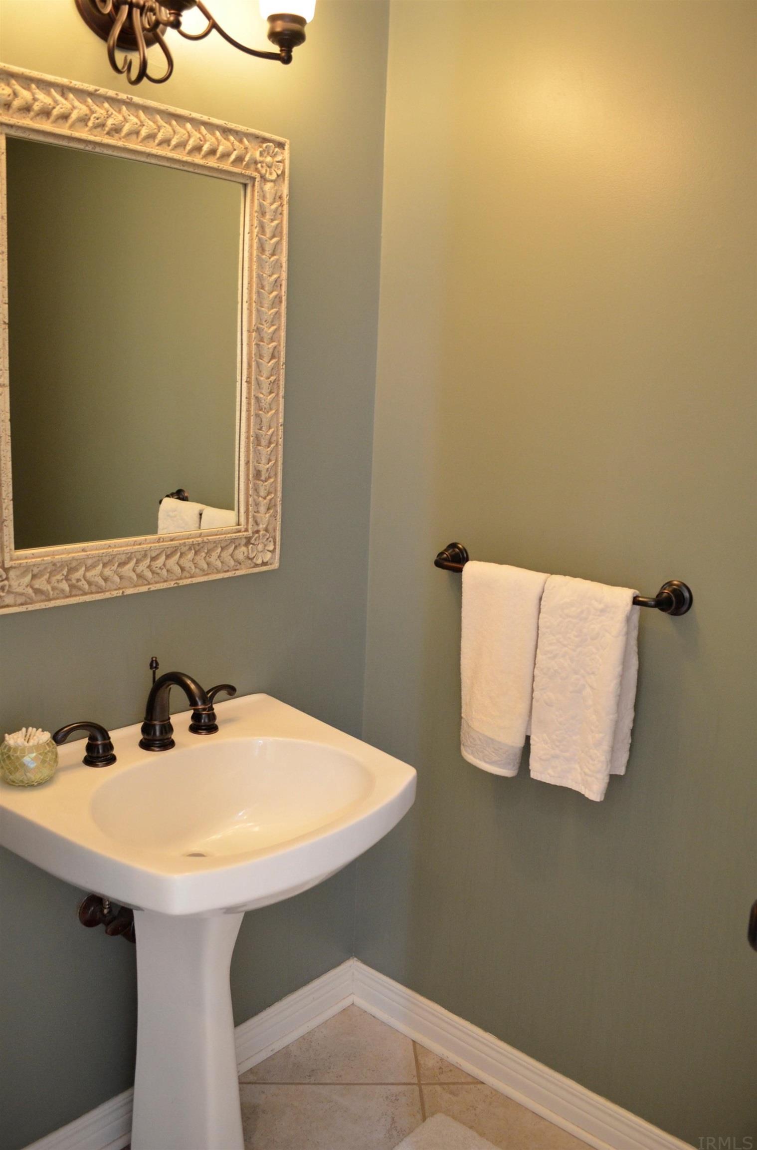 2307 Stonebriar Road Fort Wayne, IN 46814 - Photo 9 of 35 Gallery Image 9