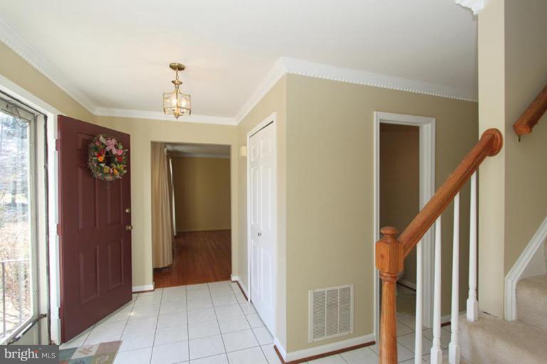 15504 Langside Street Silver Spring, MD 20905 - Photo 3 of 28 Entrance / Foyer