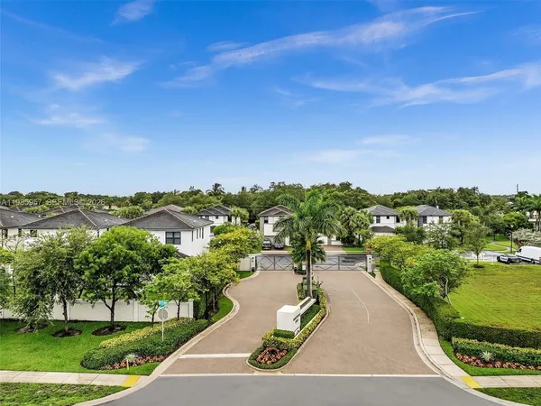 $4,250 | 4936 Whispering Way, Unit 4936, Dania Beach, FL 33312