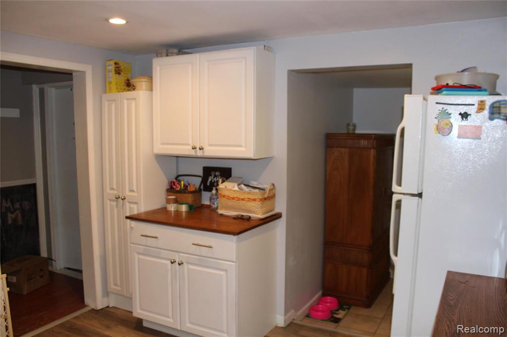 98 South Rochester Road Oakland, MI 48363 - Photo 9 of 32