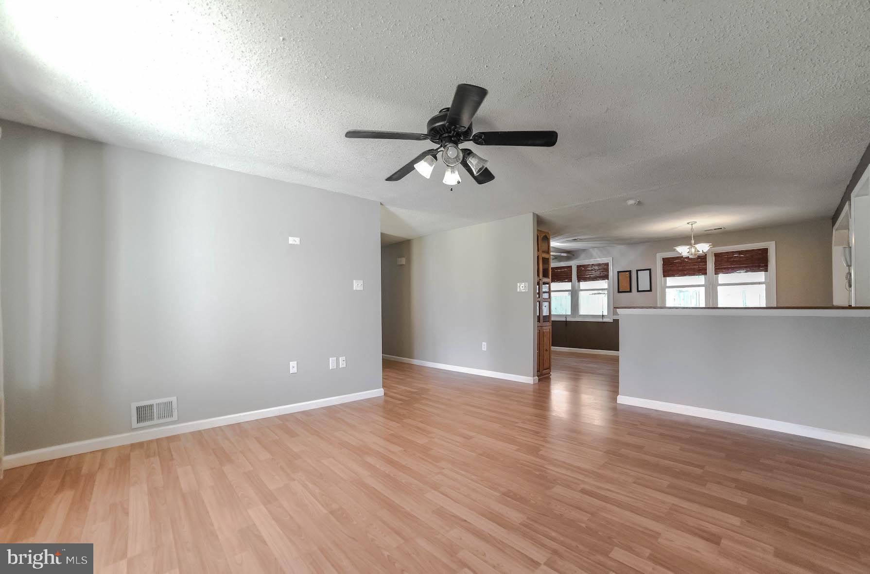 5030 Nicholas Road Waldorf, MD 20601 - Photo 5 of 39 Living Room