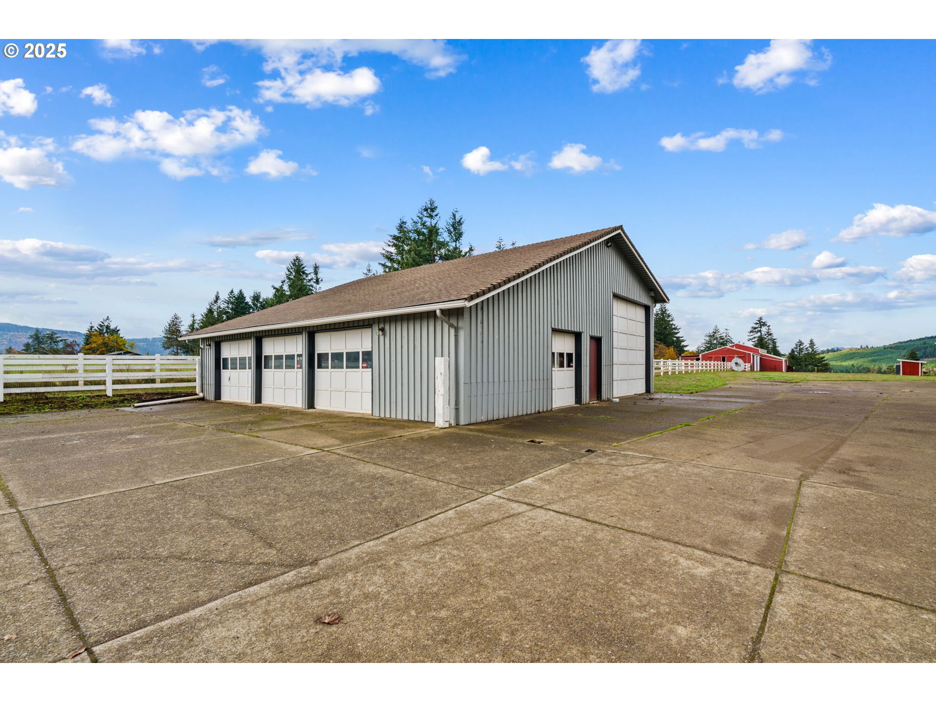 88692 Ermi Bee Road Springfield, OR 97478 - Photo 2 of 41 a view of a house with a backyard and a garage