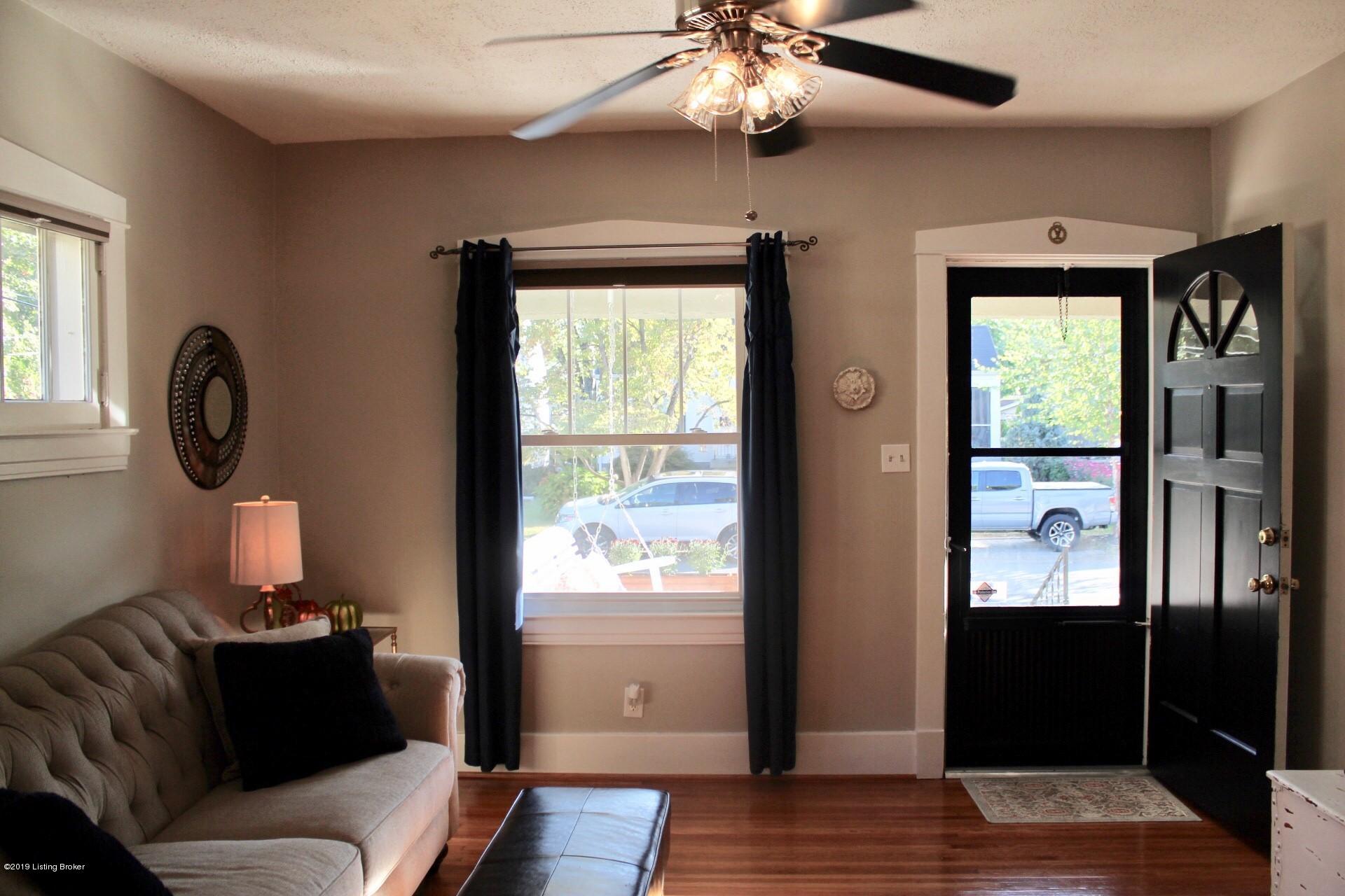 212 Iola RdLiving_Room