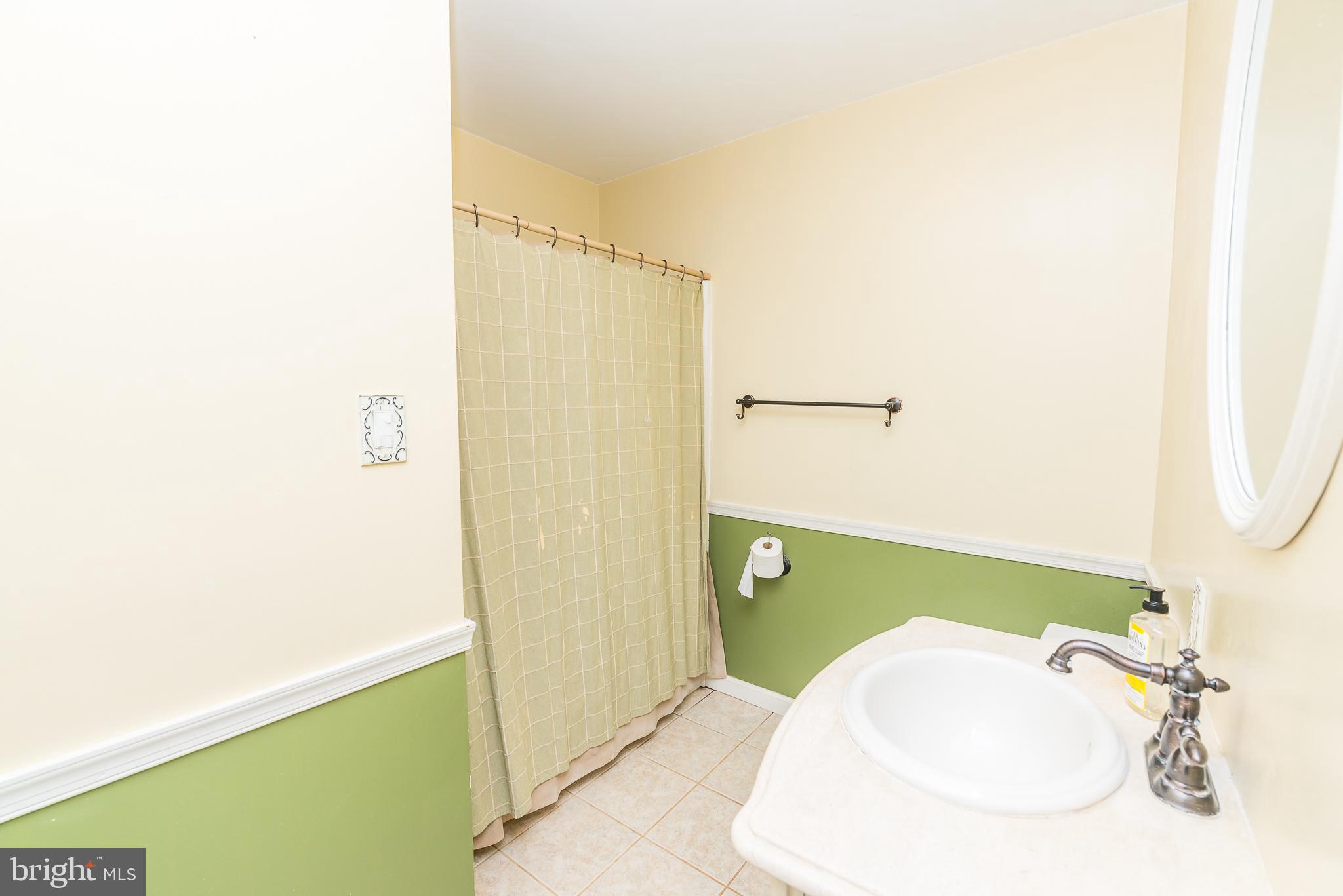 28 Roger Court Ranson, WV 25438 - Photo 23 of 30 Full Bathroom