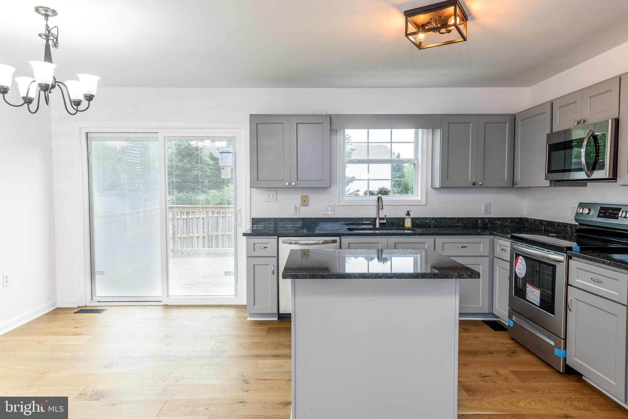 28 Roger Court Ranson, WV 25438 - Photo 4 of 30